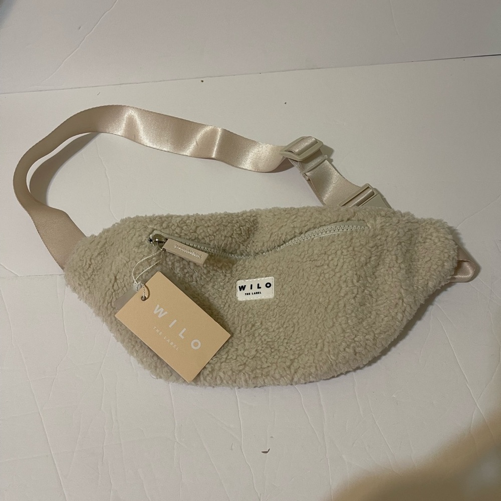 Wilo The Label Cream Sherpa Belt Bag - NWT*** - Picture 2 of 4